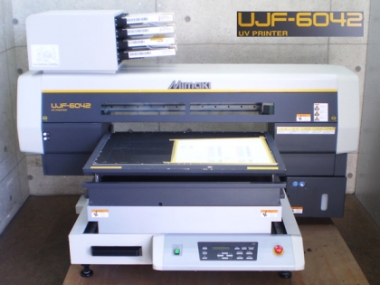 UJF-6042 デスクトップ型フラットベッドUVインクジェットプリンタ