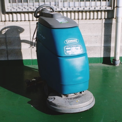 スクラバー T3 ec-H2O 自動床洗浄機