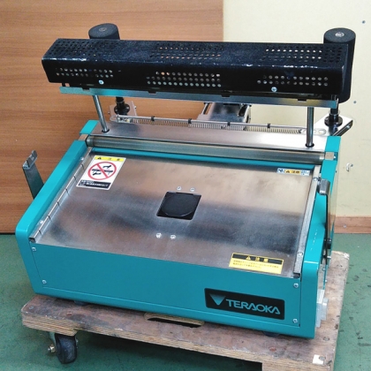 FHAW-1000Ⅲ 自動平面包装機（クリーニング 折りたたみ機